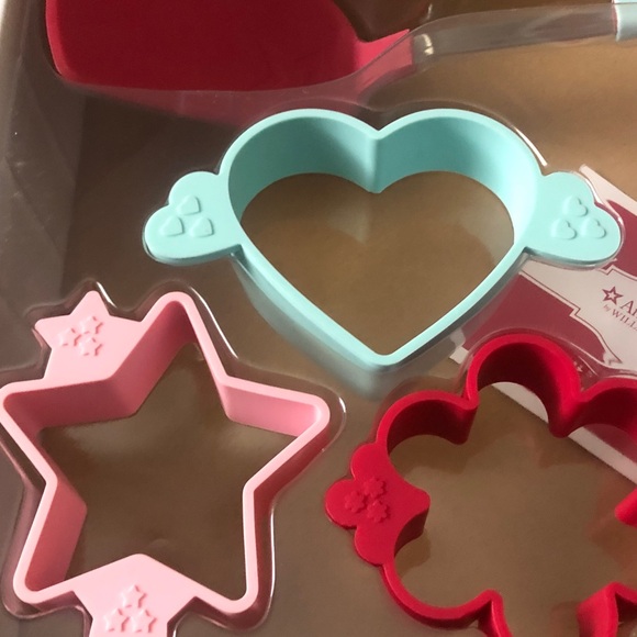 American Girl by Williams-Sonoma Pancake Set New in Box - Picture 4 of 6